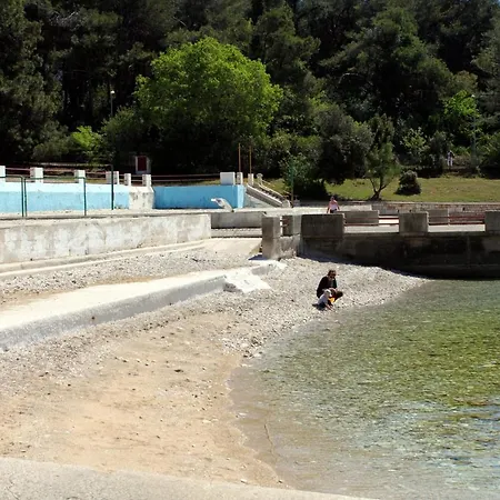 Apartman With A Swimming Pool - 13020