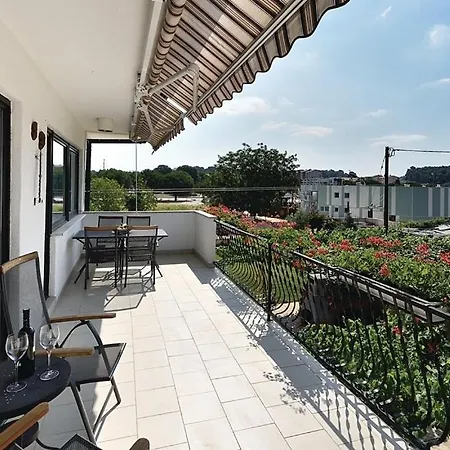 Apartman With A Swimming Pool - 13020 Póla