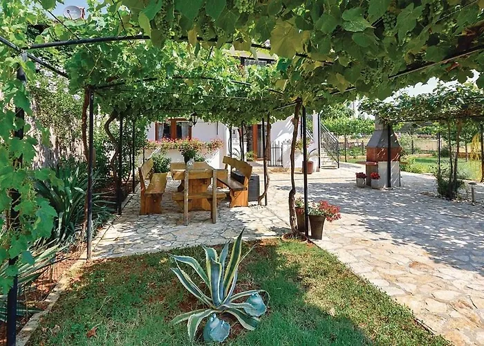 Lejlighed With A Swimming Pool - 13020 Pula