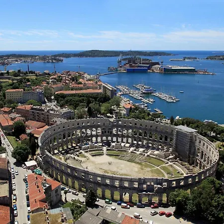With A Swimming Pool - 13020 Pula