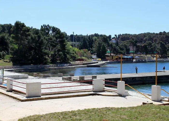 דירה With A Swimming Pool - 13020 *