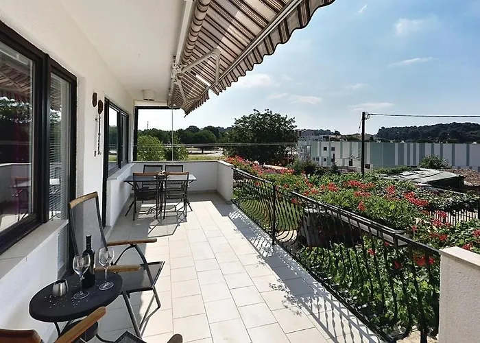 Apartment With A Swimming Pool - 13020 Pula