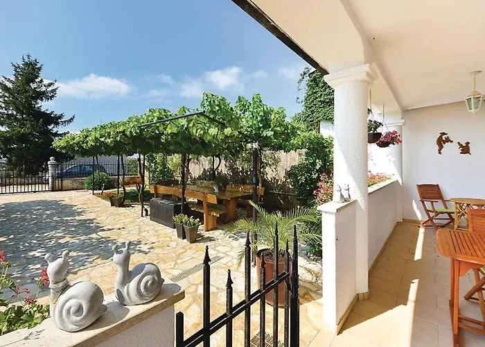 With A Swimming Pool - 13020 Pula