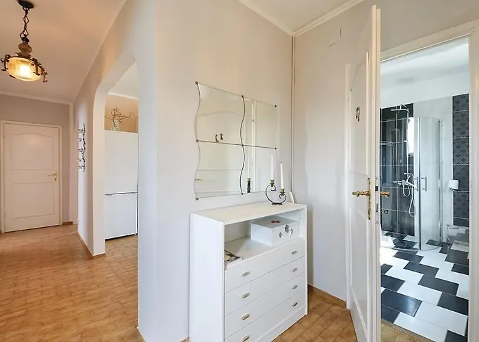 Apartment With A Swimming Pool - 13020